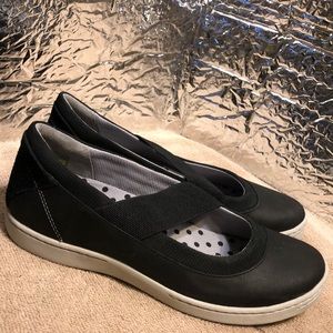 Ahnu Telegraph 1009599NEBL Black Leather Sneaker 6